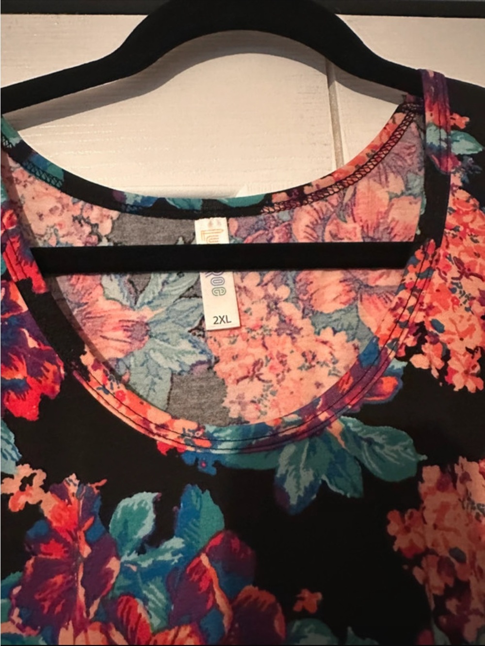 Lularoe Perfect Tee - Picture 3 of 4